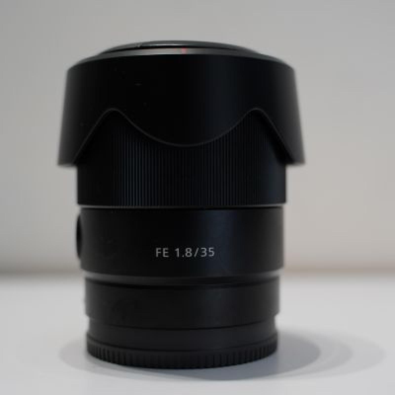 Objectif Fixe Sony FE 35mm f/1.8 - Photo 1 sur 3