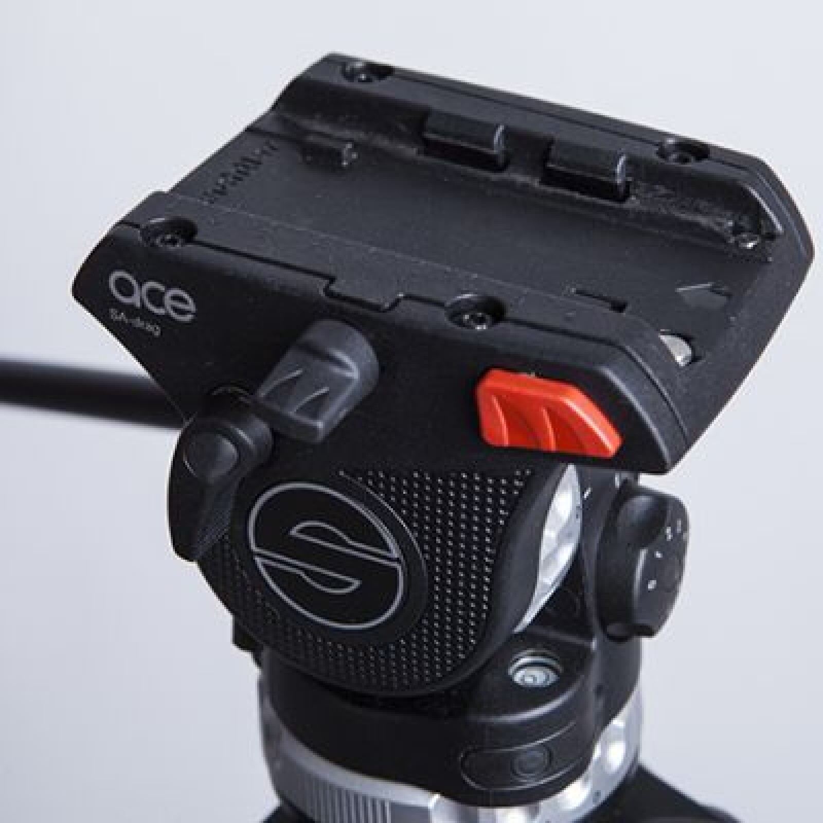 Trépied Sachtler Ace - Photo 1 sur 5