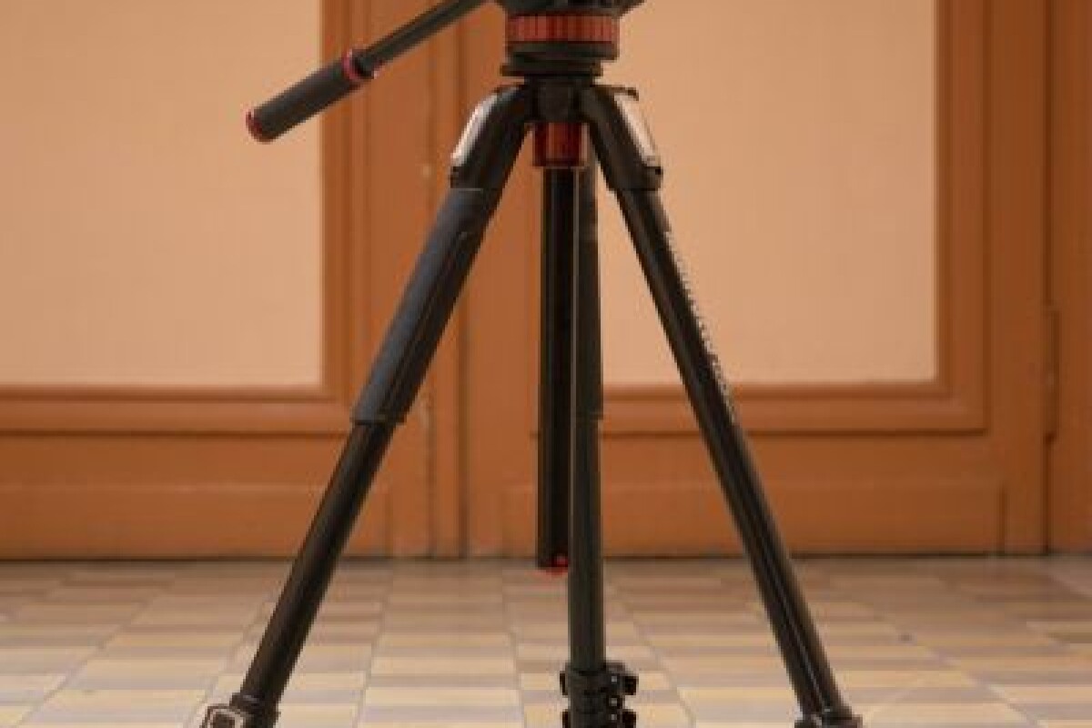 Location Trépied photo/vidéo Manfrotto avec tête fluide - Lightyshare