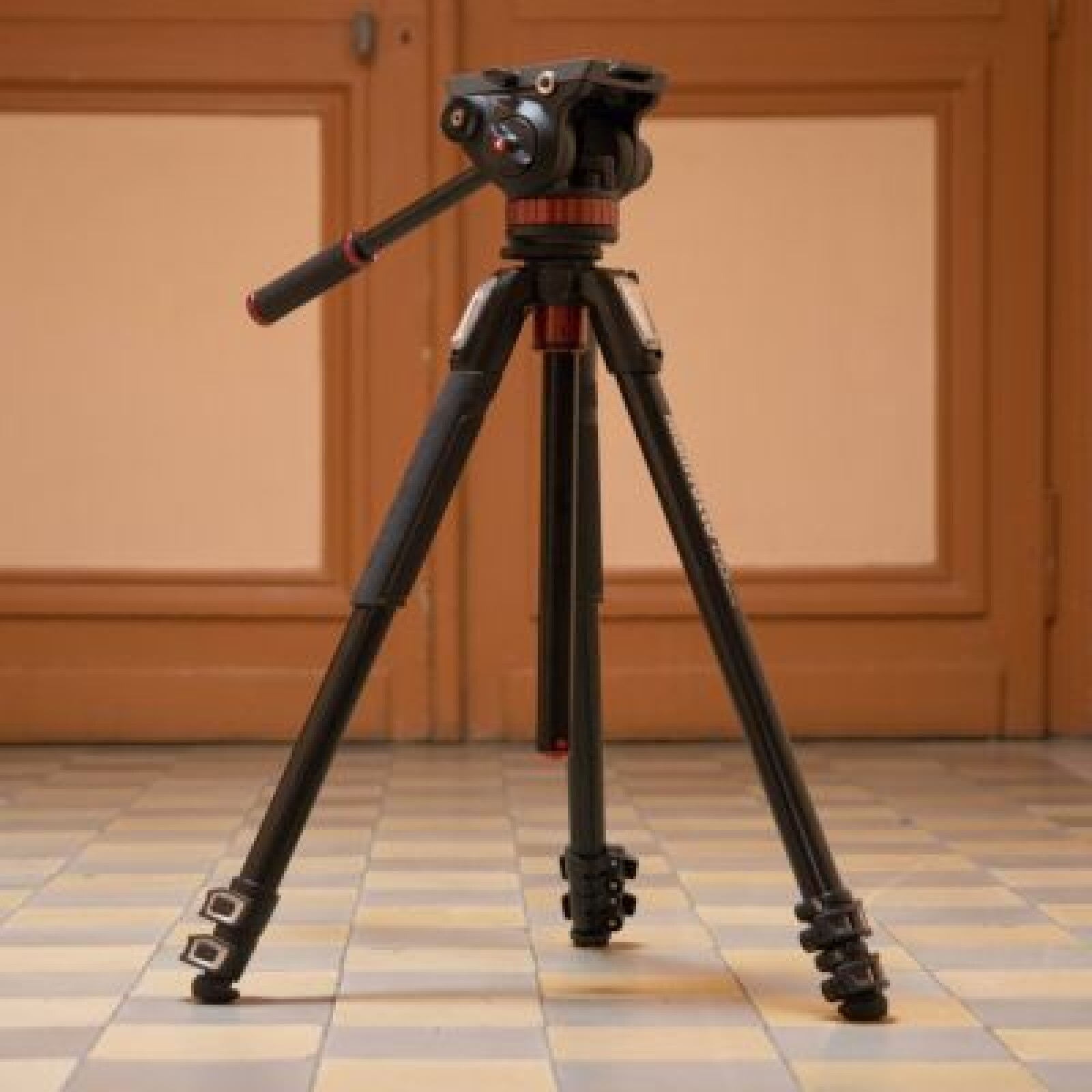 Trépied photo/vidéo Manfrotto avec tête fluide - Photo 1 sur 5