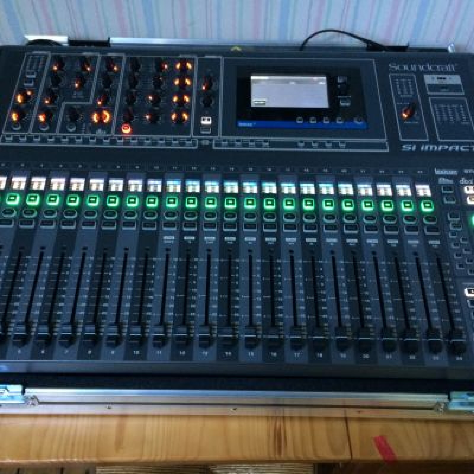 Soundcraft SI Impact - Photo 1 sur 2