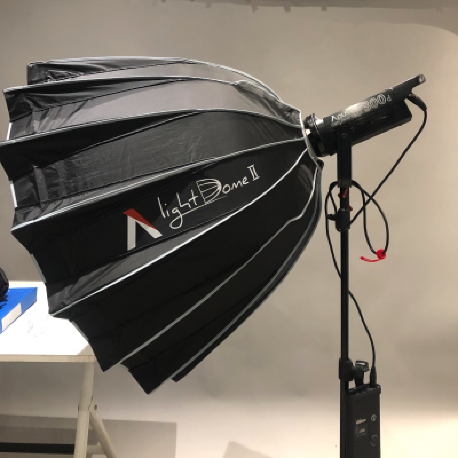 Pack Cob 300D + Aputure Light Dome II - Photo 2 sur 5
