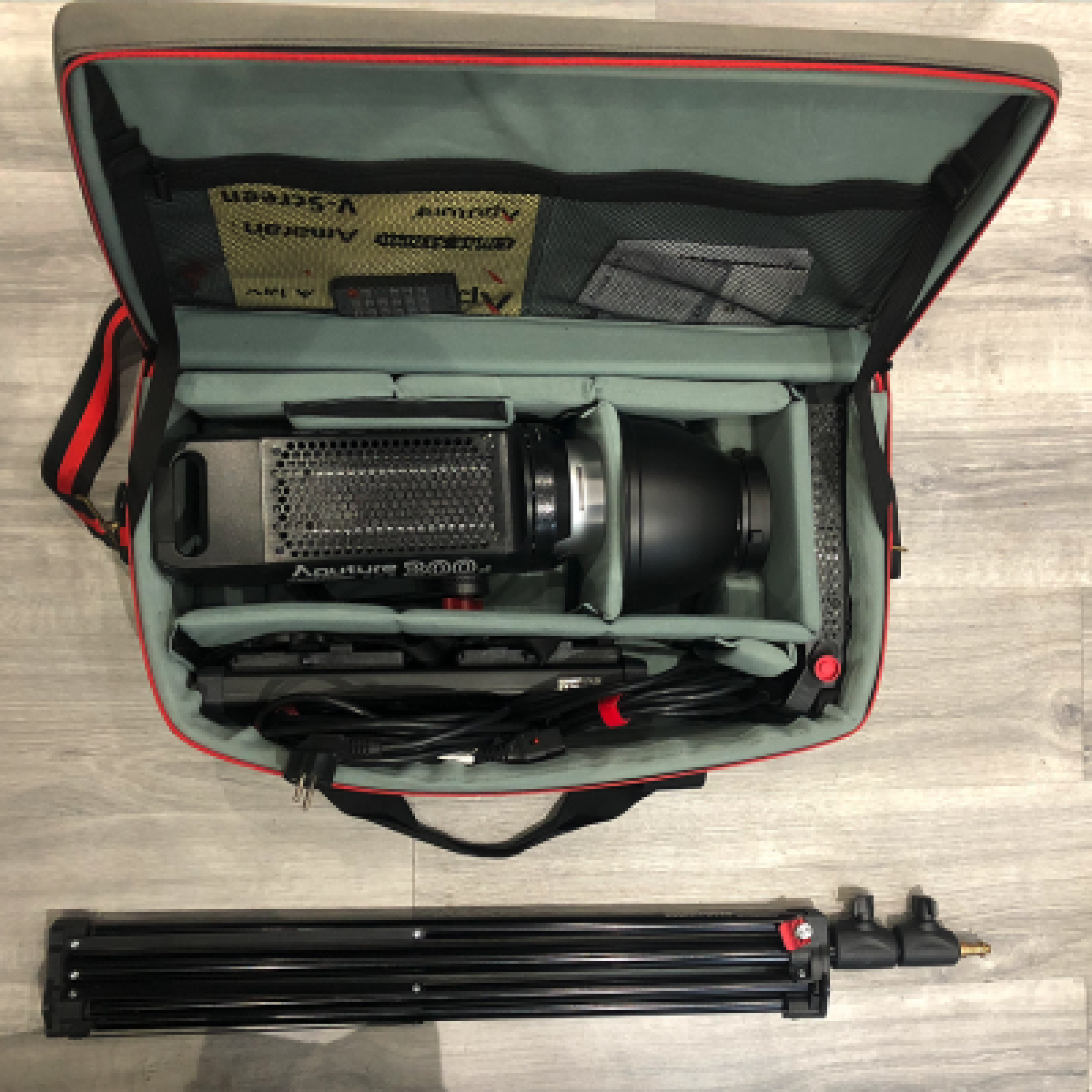 Pack Cob 300D + Aputure Light Dome II - Photo 1 sur 5