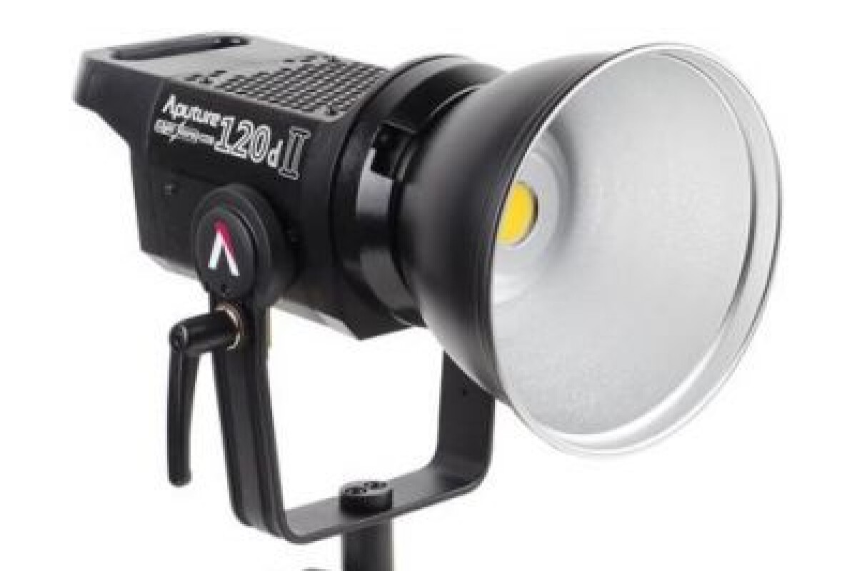 Location Aputure COB 120D Mark II + Light Dome Mini II - Lightyshare