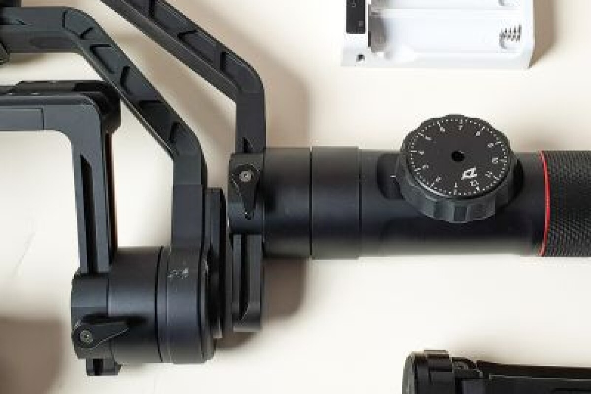 Location Zhiyun Crane 2 + Guidon Double à Main + Télécomande + Rallonge 1DX - Lightyshare