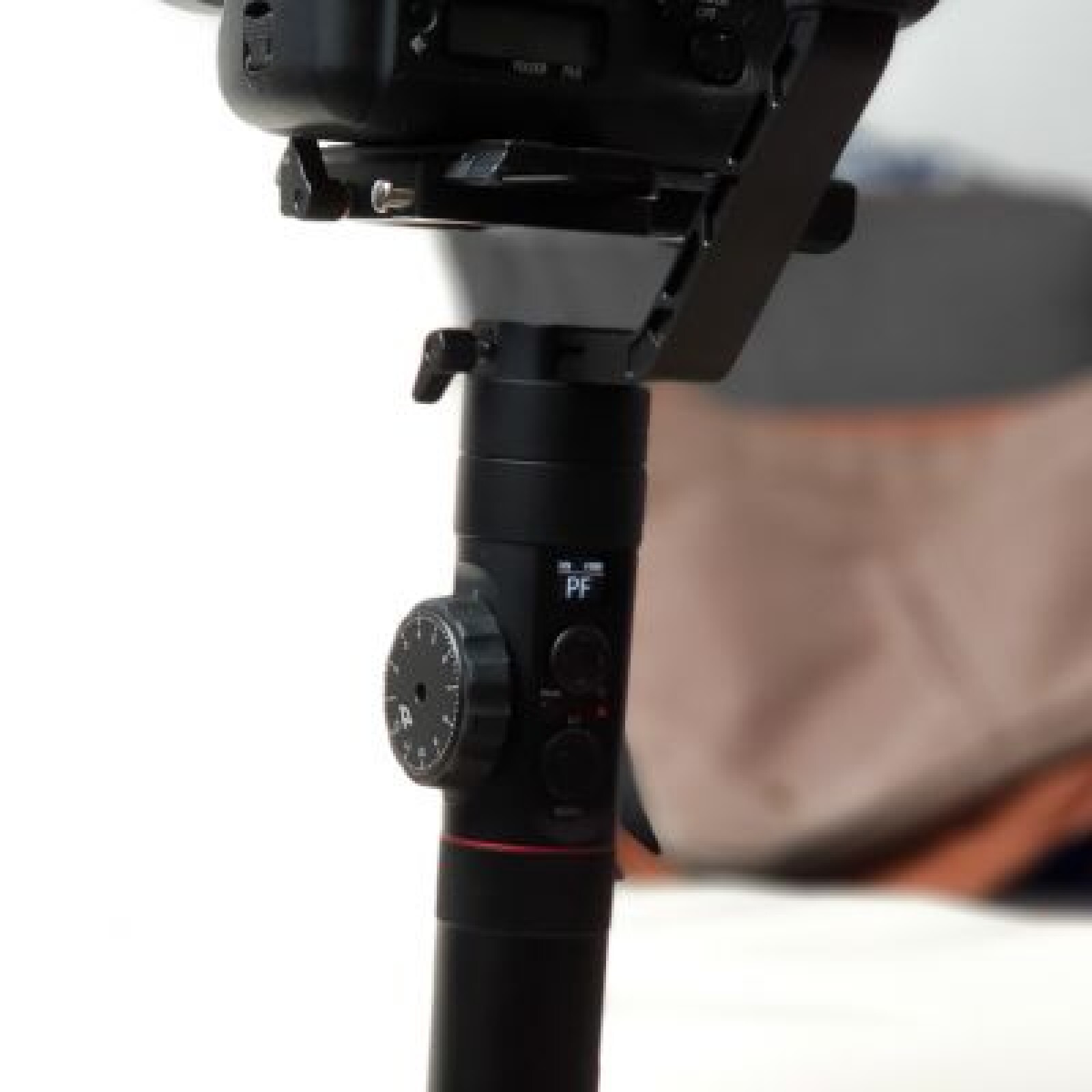 Zhiyun Crane 2 + Guidon Double à Main + Télécomande + Rallonge 1DX - Photo 5 sur 5