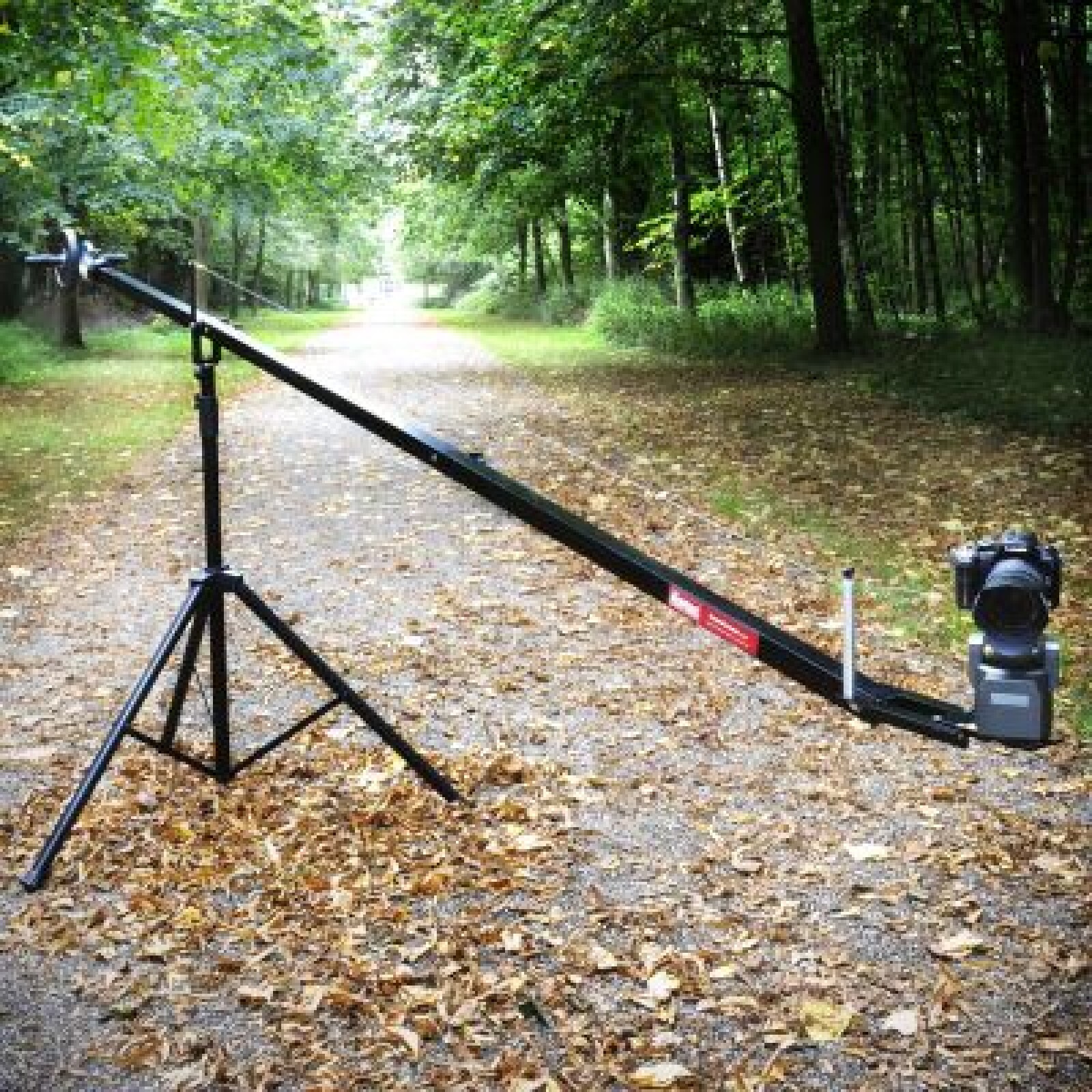 Grue de 3.6 mètres avec son trèpied et une tête motorisé - Photo 1 sur 4