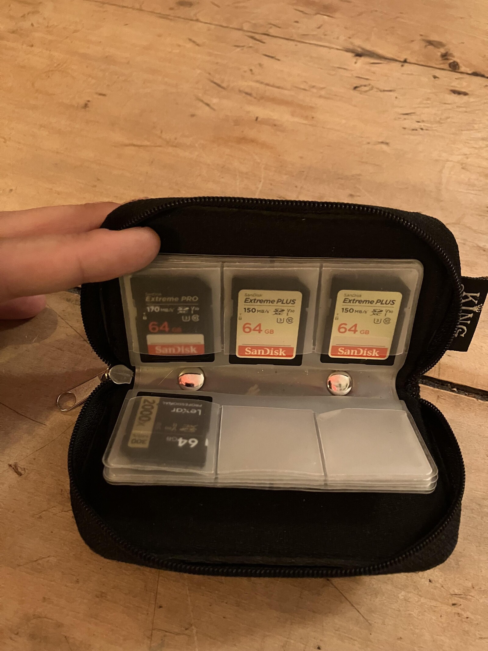 Pack Gh5 + Métabones Ultra + 2 objectifs + Cage SmallRig + cartes sd et batteries - Photo 9 sur 9