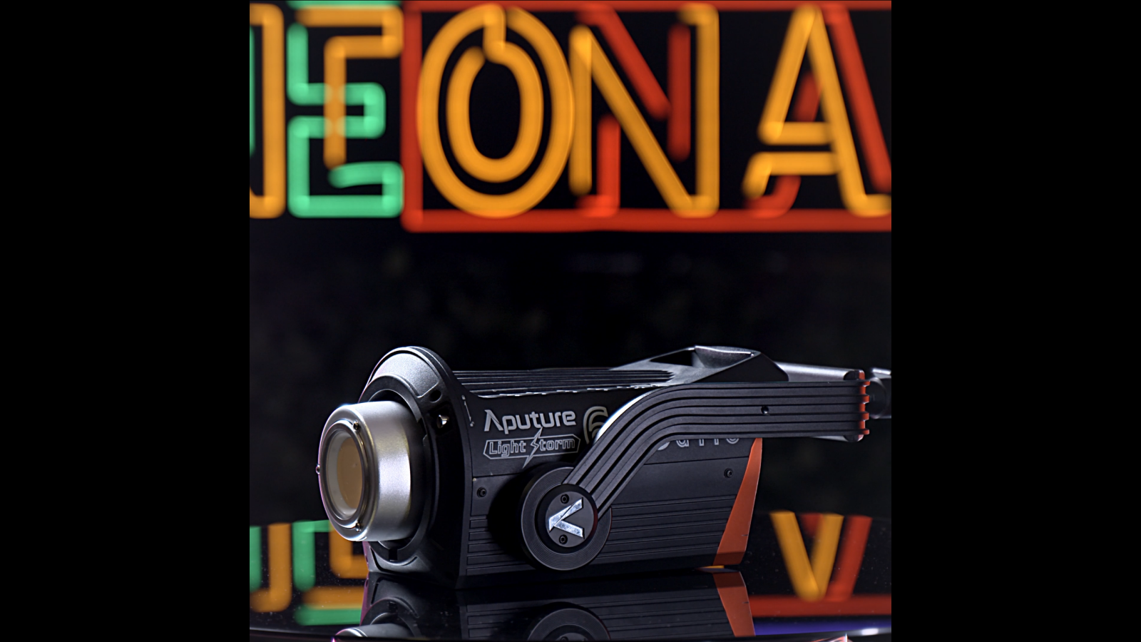Aputure cob 600 + accessoires + pied - Photo 1 sur 2