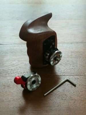 Location Smallrig Poignée Gauche en bois Arri Rosette 1891 Droite