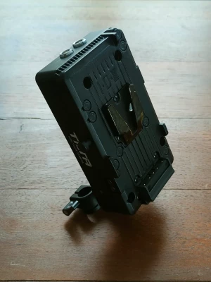 Location TILTA Universal Battery Plate