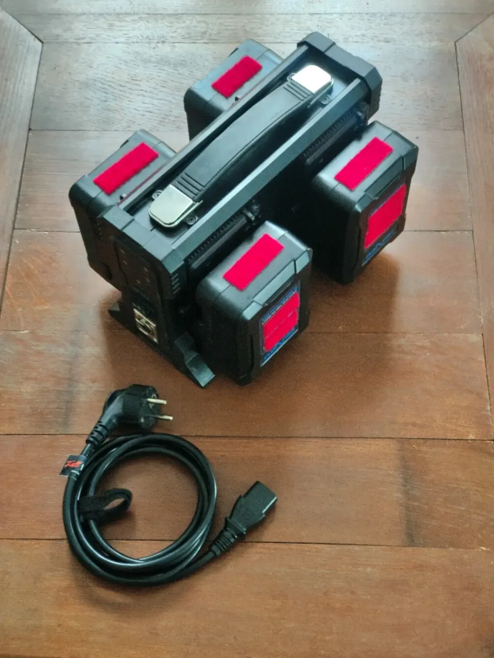 Indi Pro 4x Vlock Micro Series 98Wh + Chargeur Quad - Photo 1 sur 1