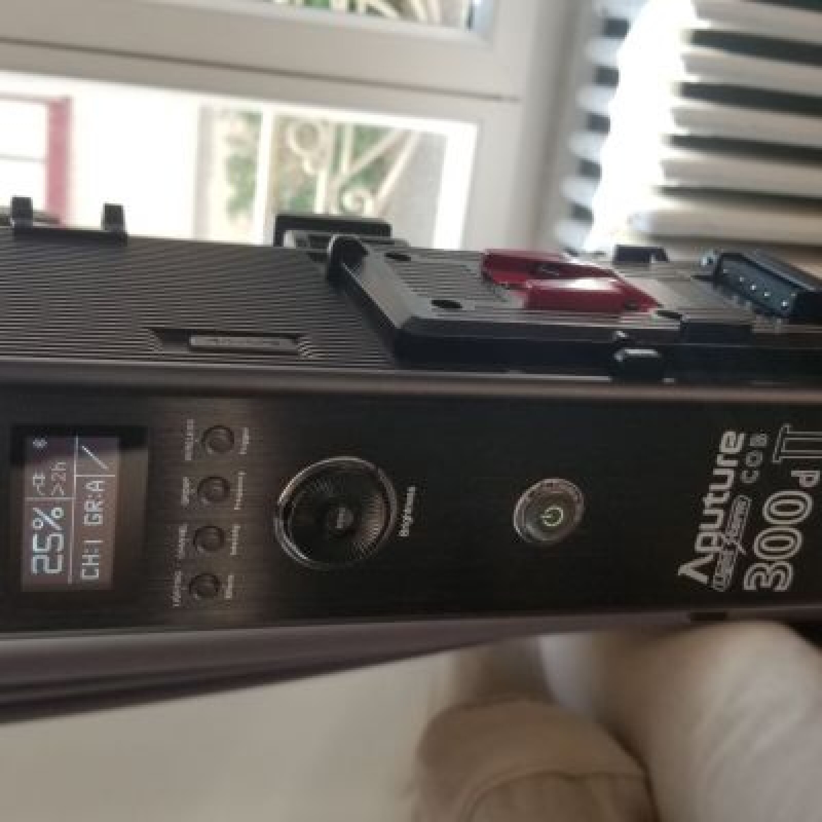 Aputure 300D mark II - Photo 2 sur 3