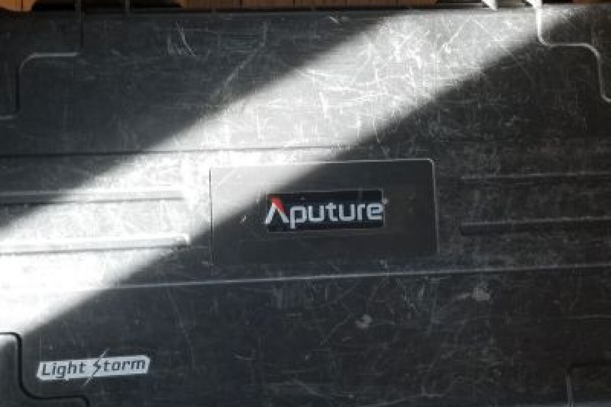 Location Kit Aputure 120d II 300d - Lightyshare