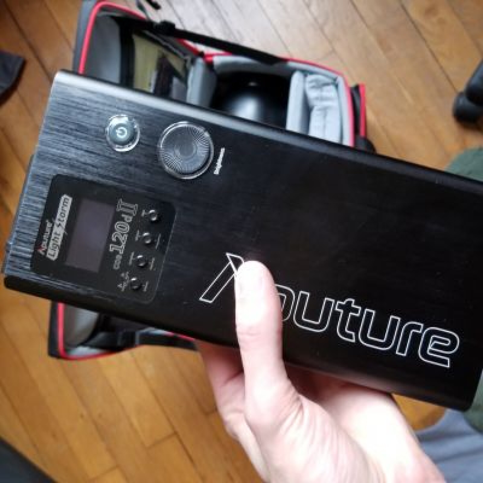 Aputure Lightstorm 120D II - Photo 4 sur 4