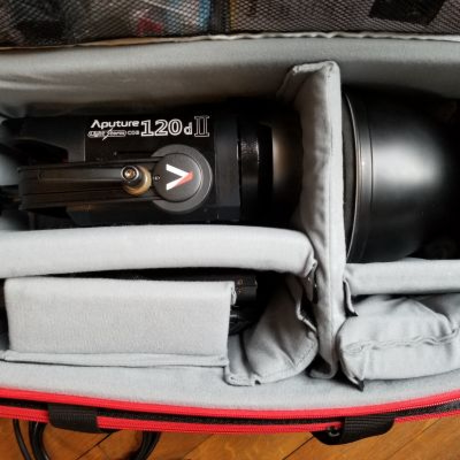 Aputure Lightstorm 120D II - Photo 2 sur 4