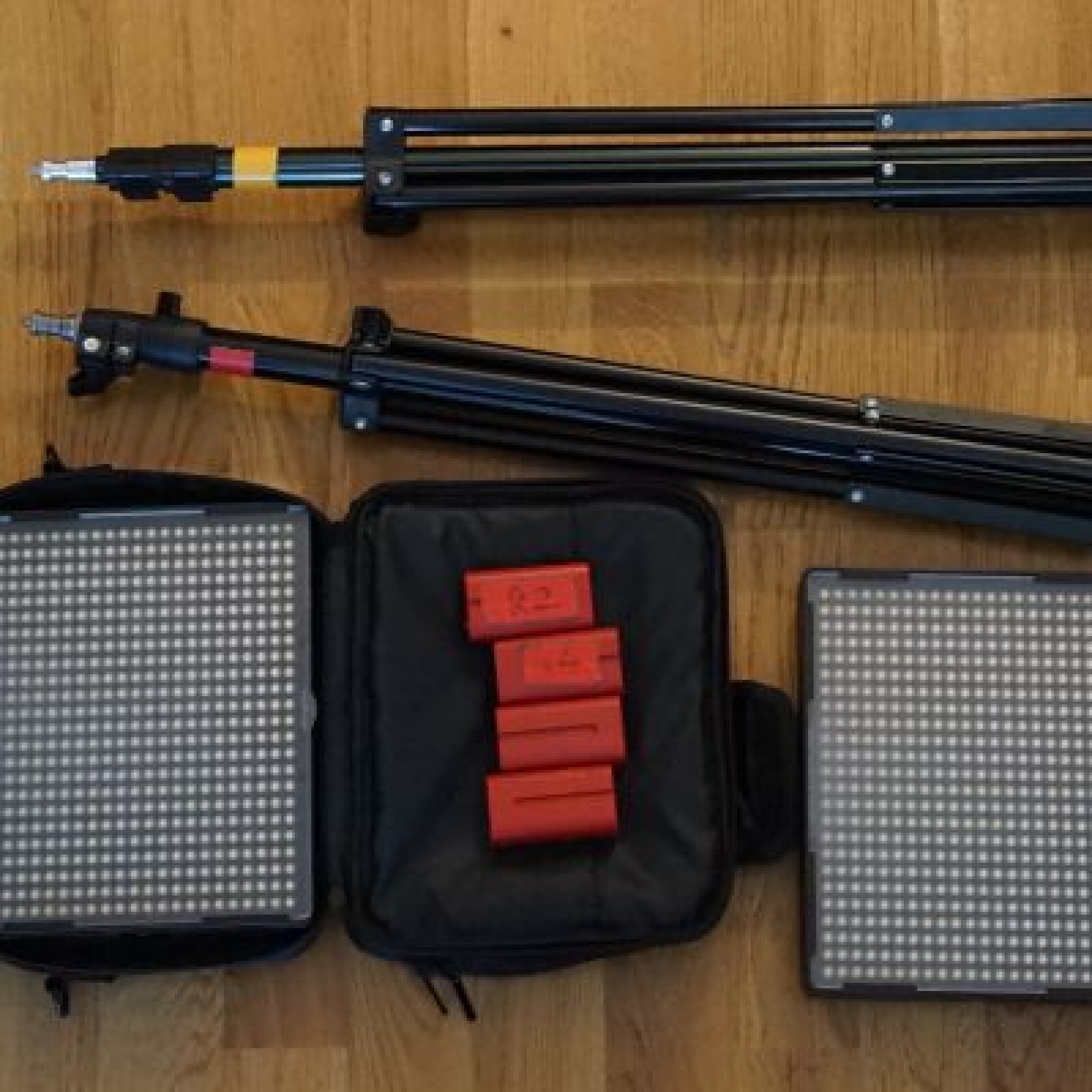 Pack 2 projecteurs led + pieds /   Aputure Al-528 C - Photo 1 sur 1