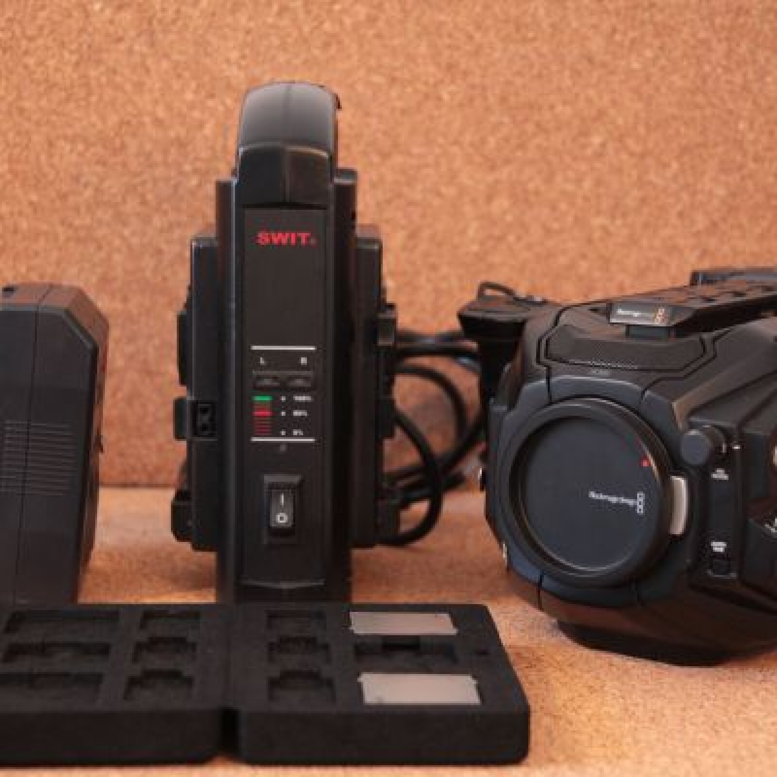 PACK Blackmagic URSA MINI PRO 4,6k + Optiques vidéo Samyang - Photo 1 sur 4