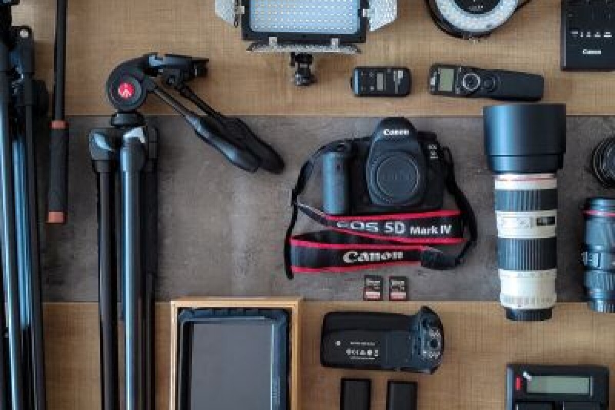 Location 5D Mark IV + 24/35/50 mm fixe + 16/35, 70/200 mm + accessoires - Lightyshare