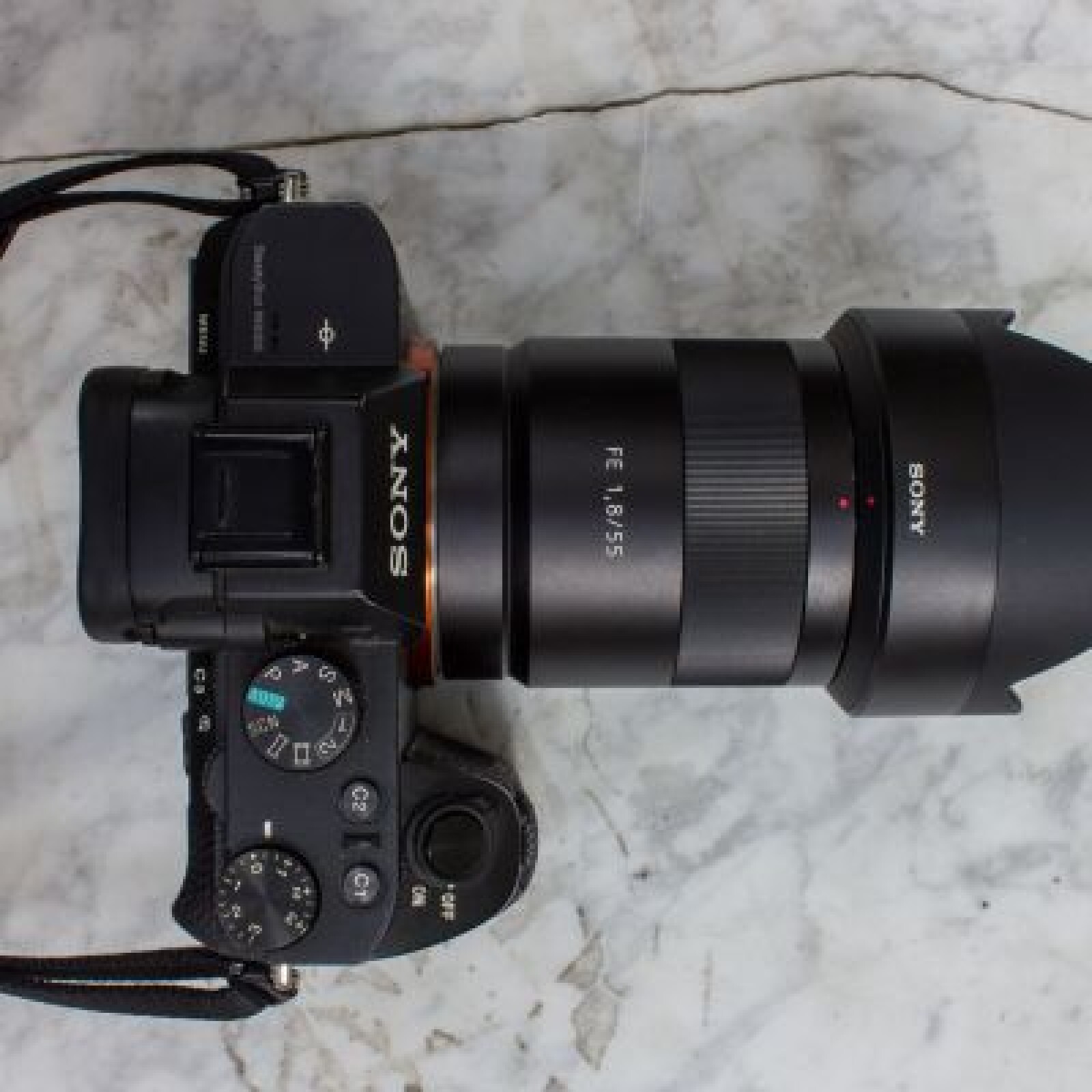 Sony A7II + Zeiss 55mm F1.8 + Samyang 24mm F2.8 - Photo 1 sur 4