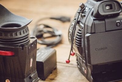 Location Canon C100 Mark I + Viseur Zacuto + 3 batteries + Carte SD