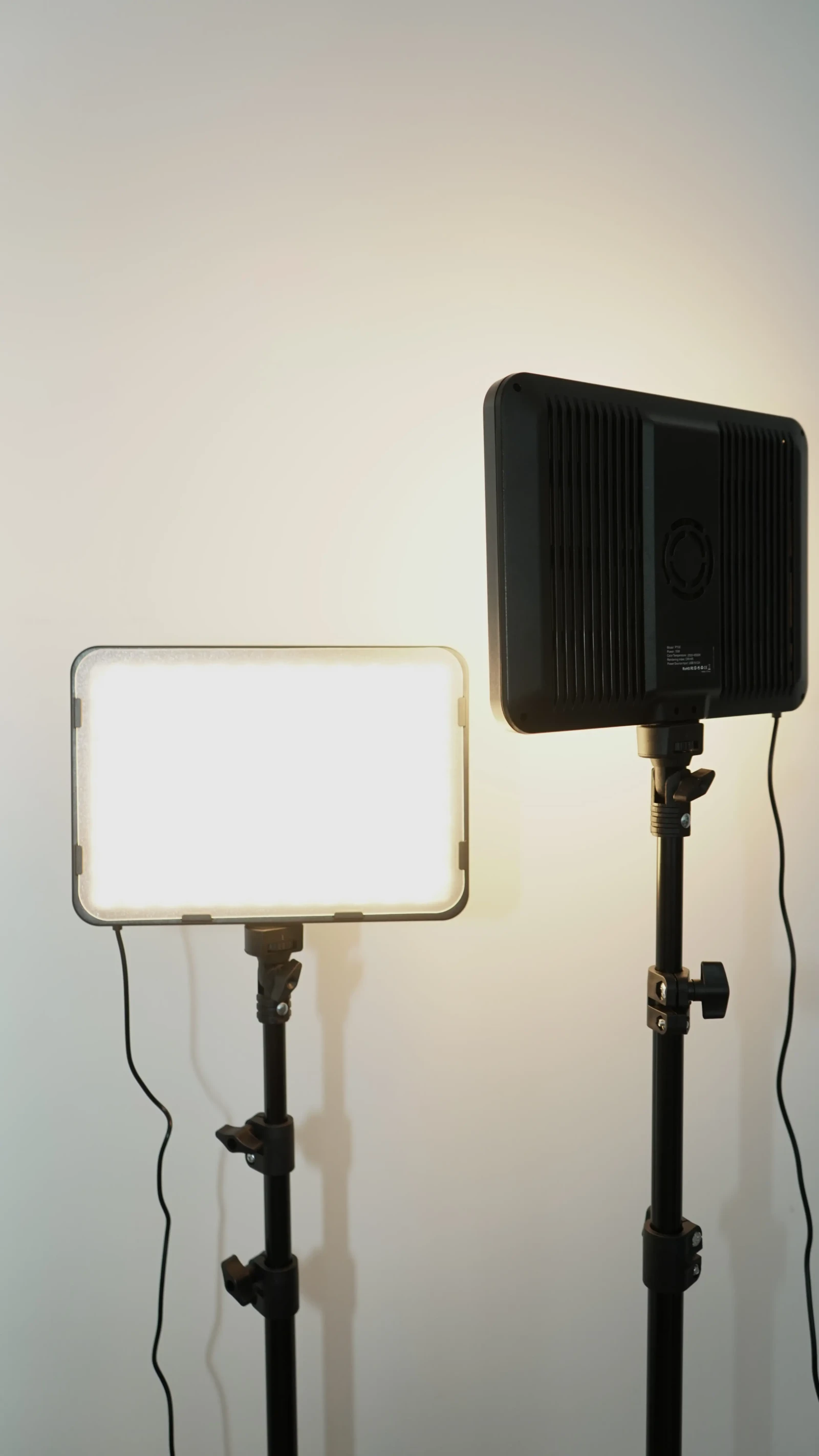 Unicucp Lot de 2 Panneaux LED Studio (U-NP) - Photo 2 sur 5