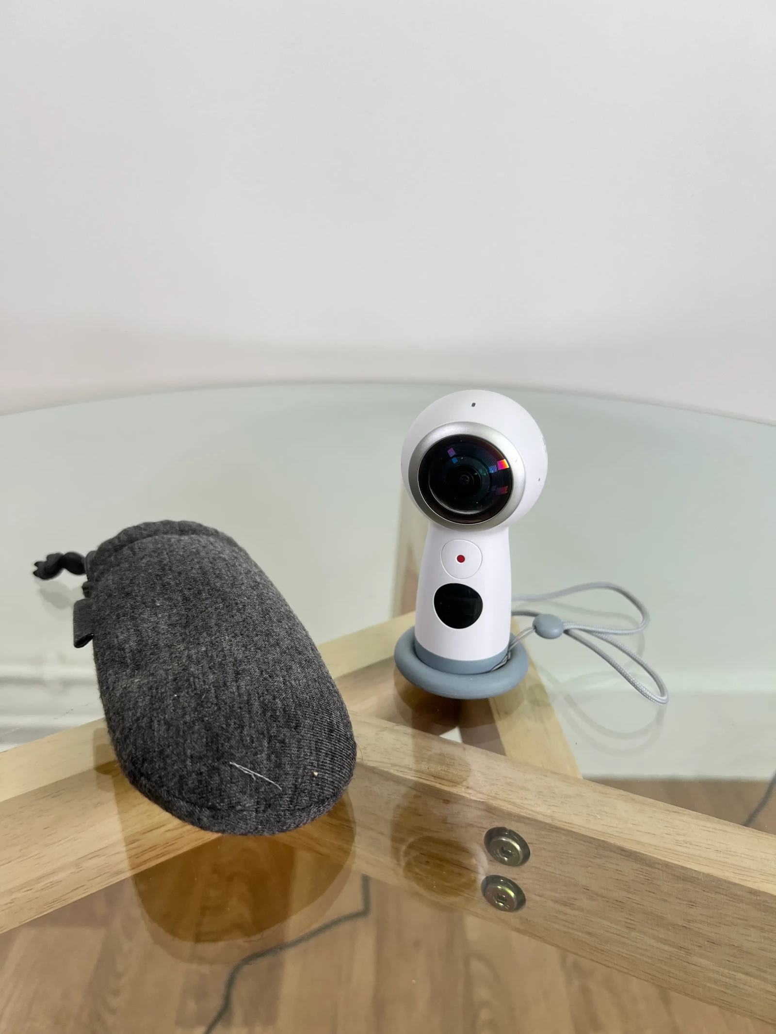 Samsung Galaxy Gear 360 2017 - Photo 3 sur 5