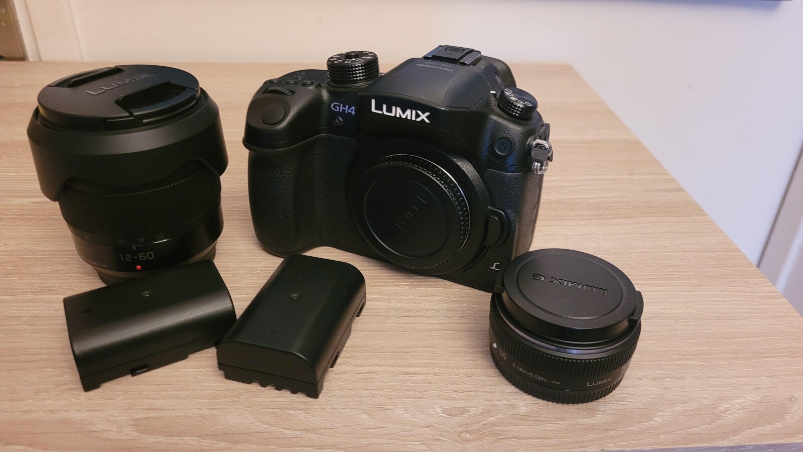 pack panasonic gh4r - 12-60mm f3.5 + 14mm f2.5 + sigma 16mm f1.8, 2 batteries et 1 carte 64go - Photo 1 sur 5
