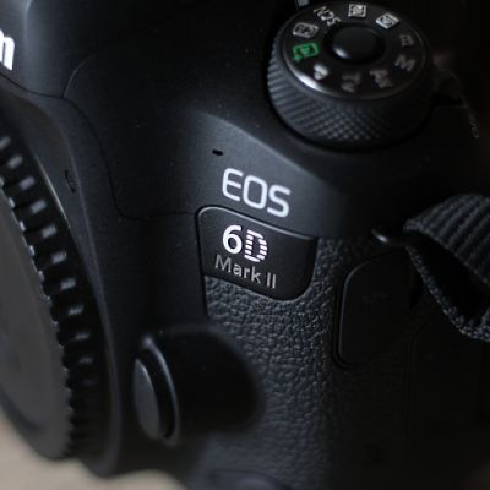 Canon EOs 6d Mark II boitier reflex full frame - Photo 2 sur 4