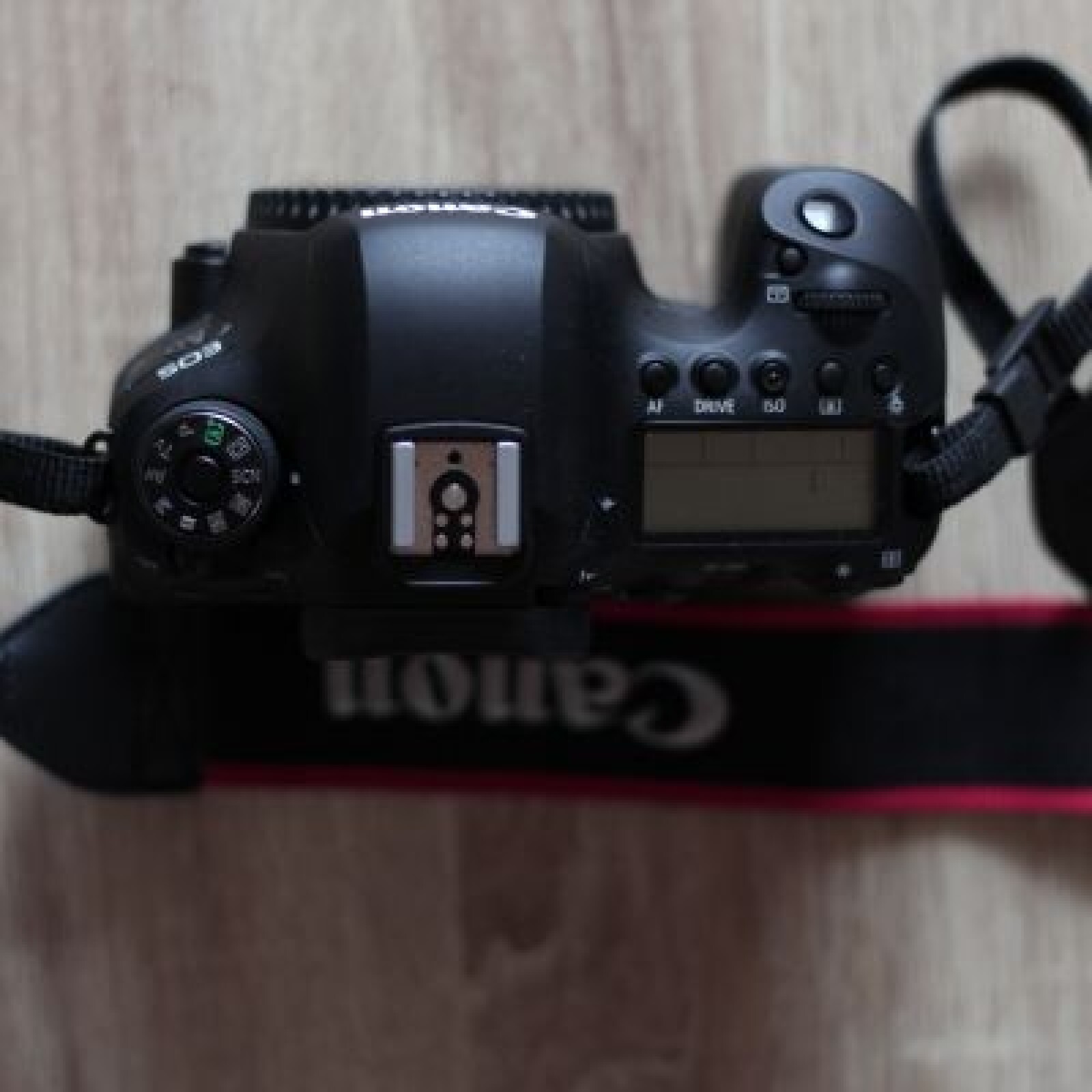 Canon EOs 6d Mark II boitier reflex full frame - Photo 3 sur 4