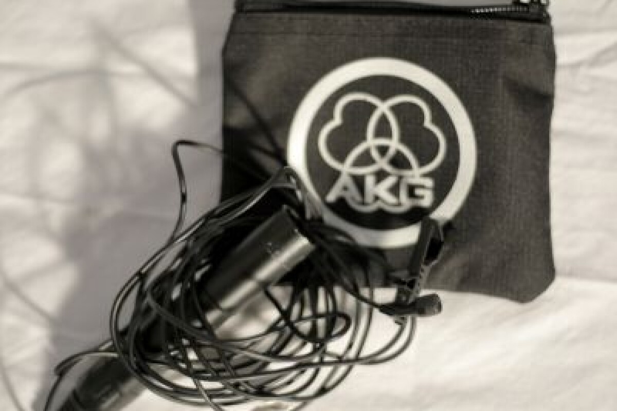 Location Micro-cravate AKG prise XLR - Lightyshare