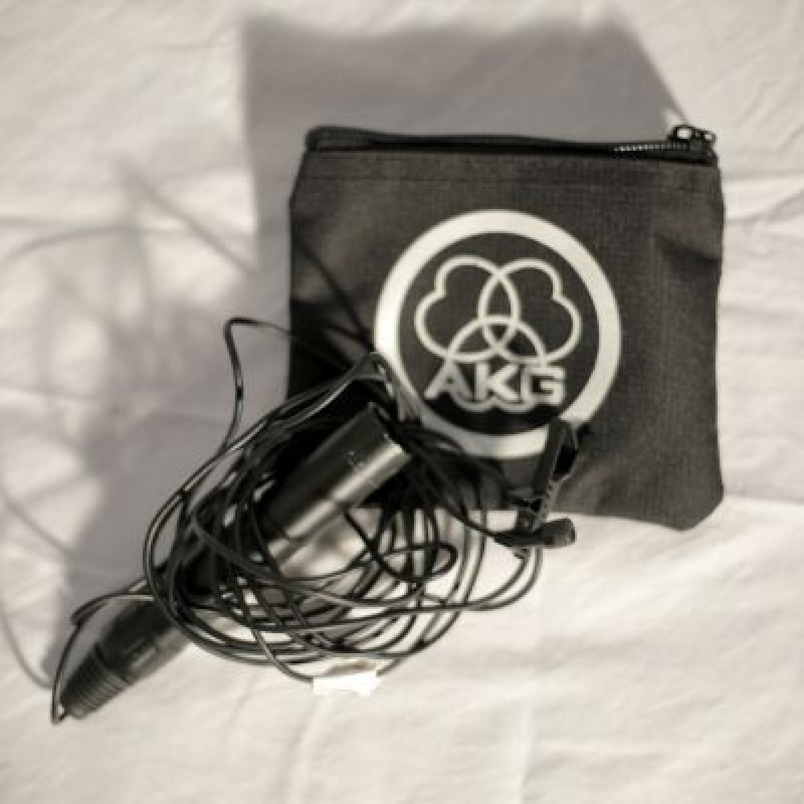 Micro-cravate AKG prise XLR - Photo 1 sur 2
