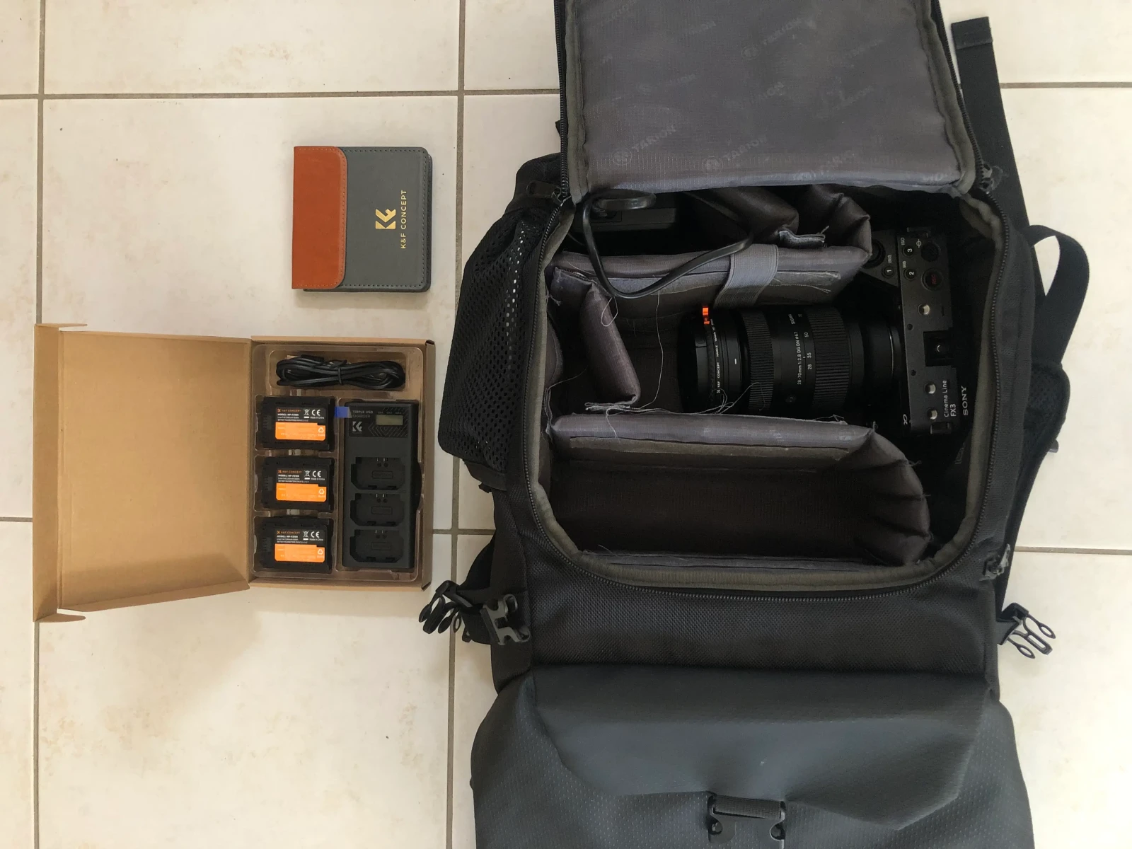Pack Sony FX3 + Sigma 28-70mm + accessoires - Photo 2 sur 3