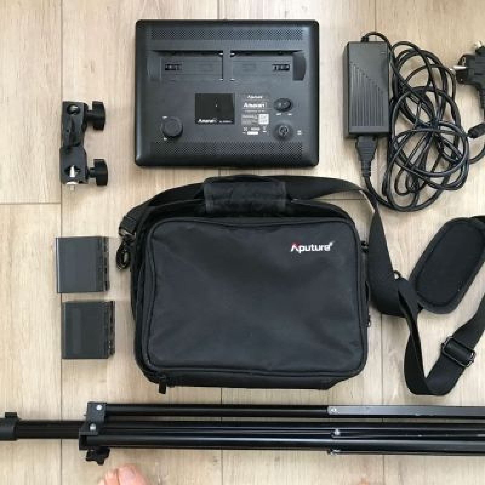 Aputure Amaran  LED portable - Photo 1 sur 5