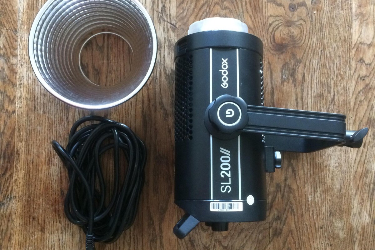Location torche Led COB Godox SL200II 200W + bol réflecteur - Lightyshare