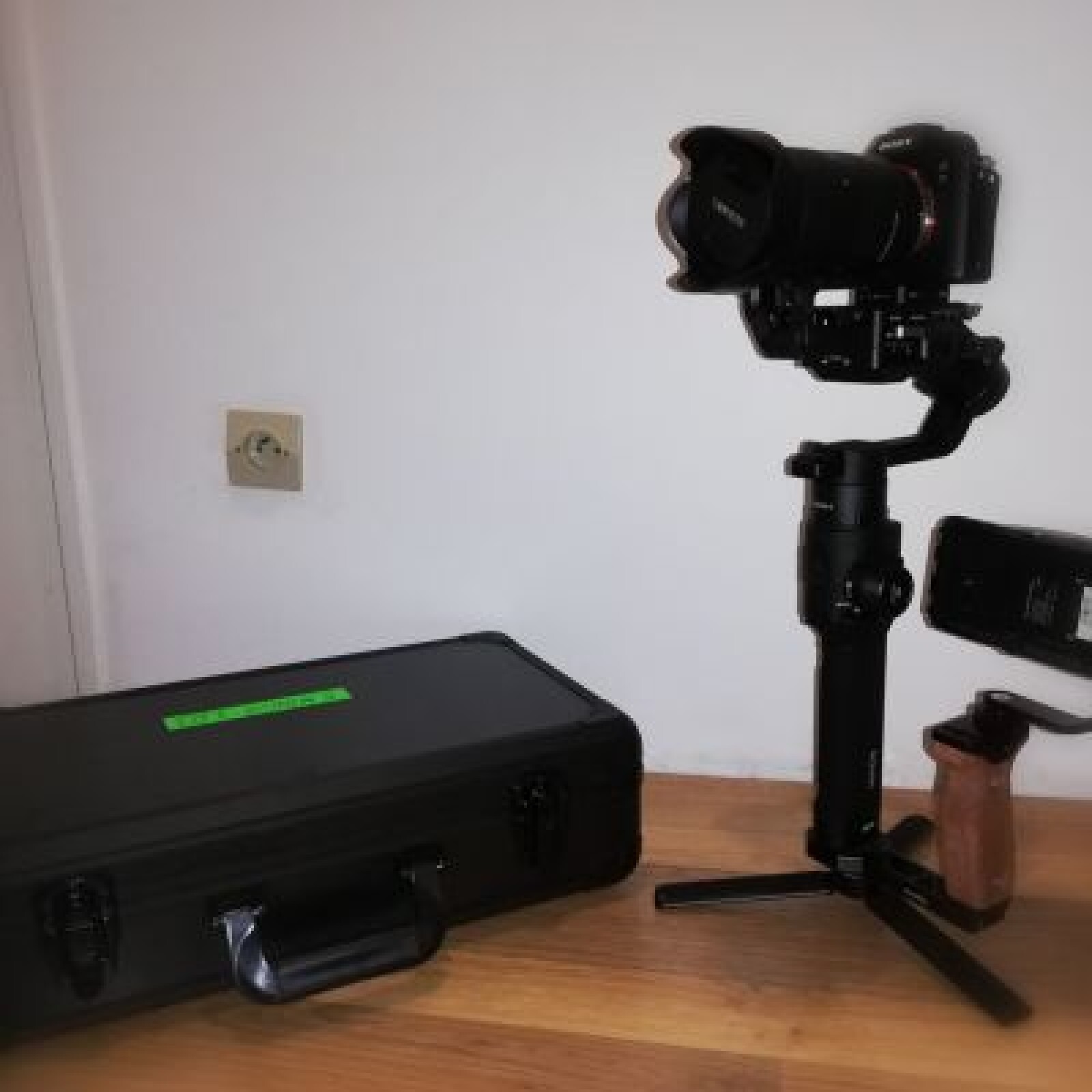 DJI - Ronin S + FOCUS WHEEL + Poignée Smallrig + valise de transport. - Photo 1 sur 1