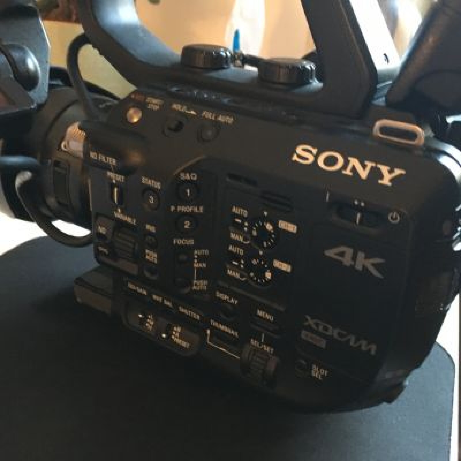 Sony PXW-FS5 + obj. 18-105 + Pied Satchler ACE + Micro RODE NTG2 + 3 batteries + 1 cartes SD - Photo 1 sur 1