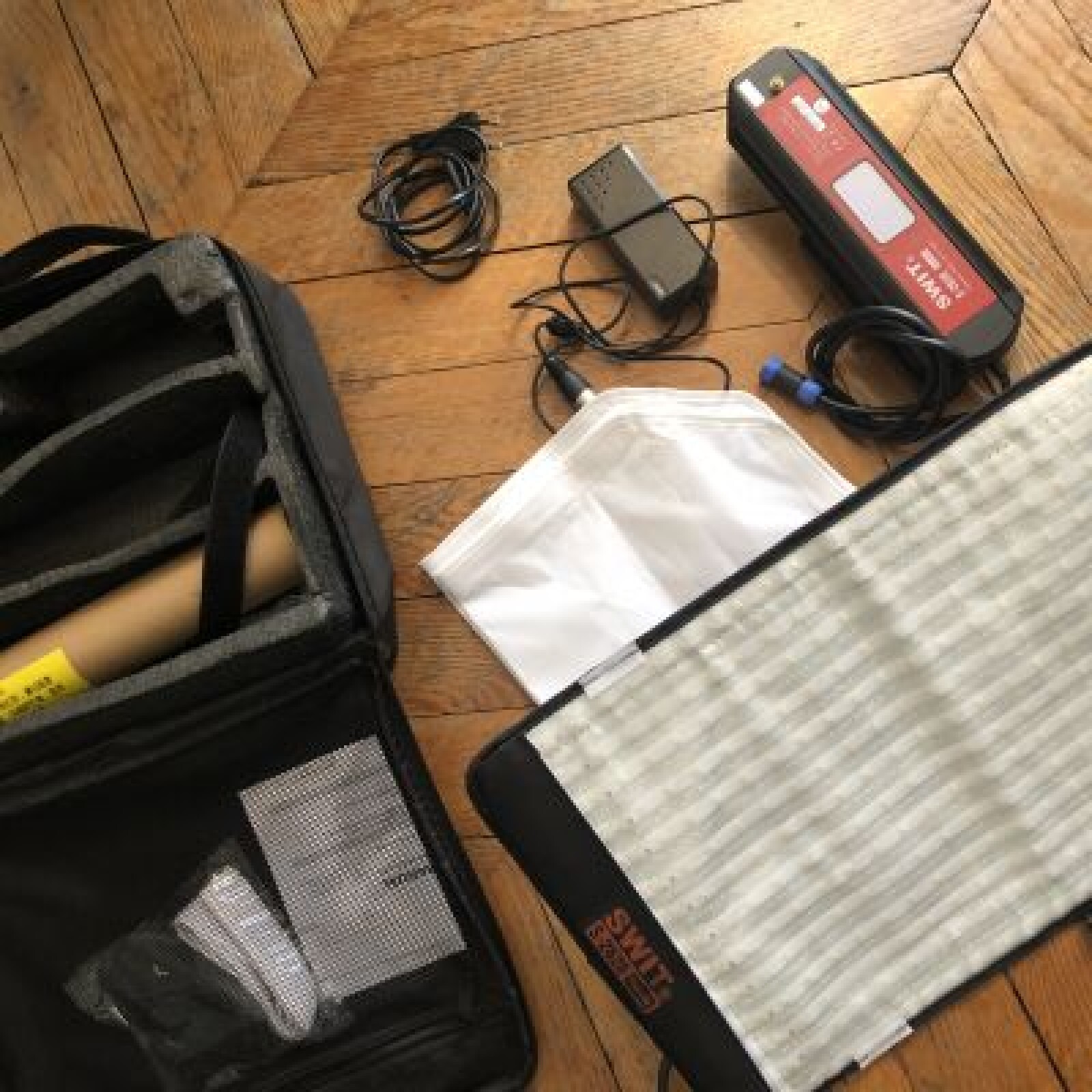 Kit 2 panneaux LED flexible SWIT 2620 + pieds + Vlock - Photo 2 sur 4