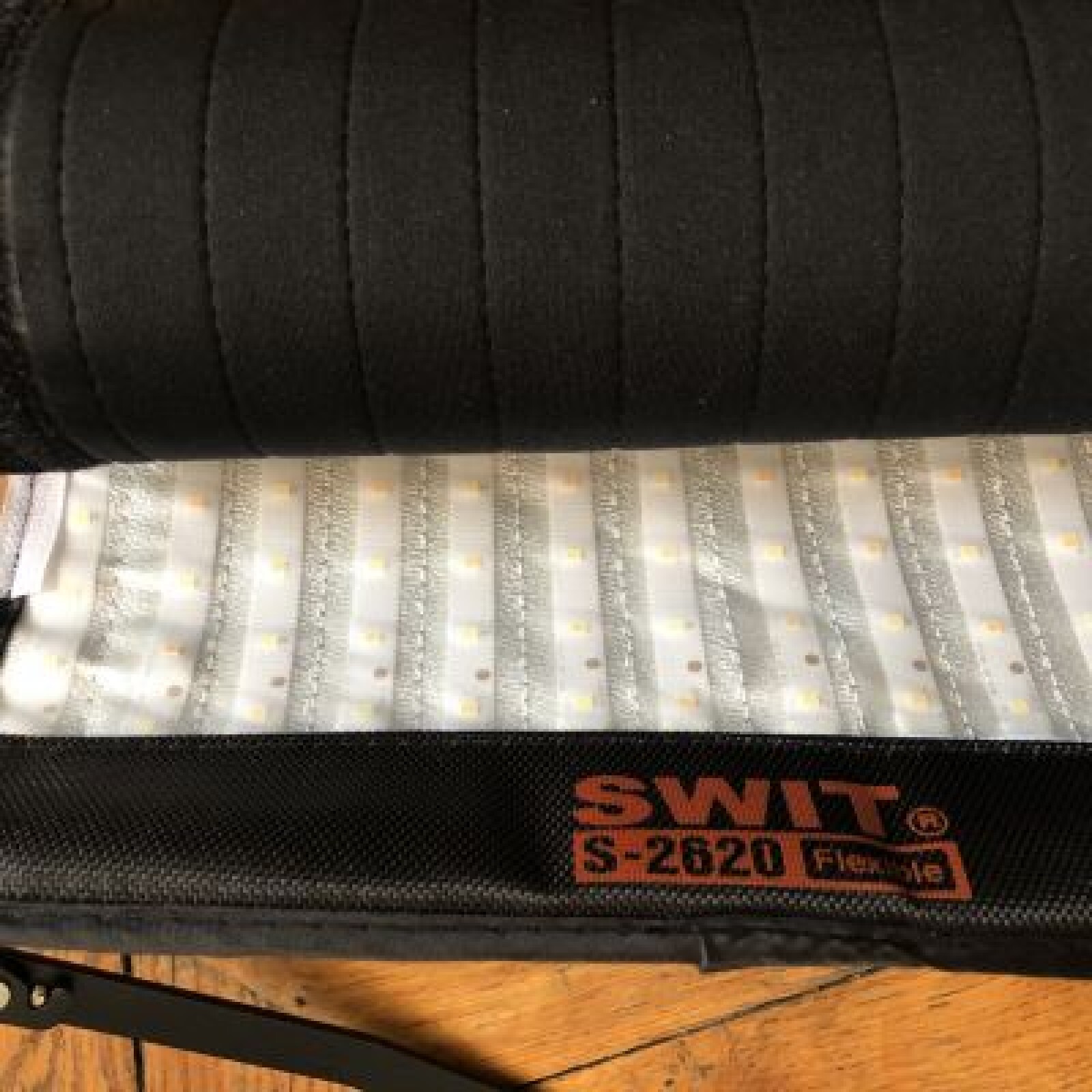 Kit 2 panneaux LED flexible SWIT 2620 + pieds + Vlock - Photo 4 sur 4