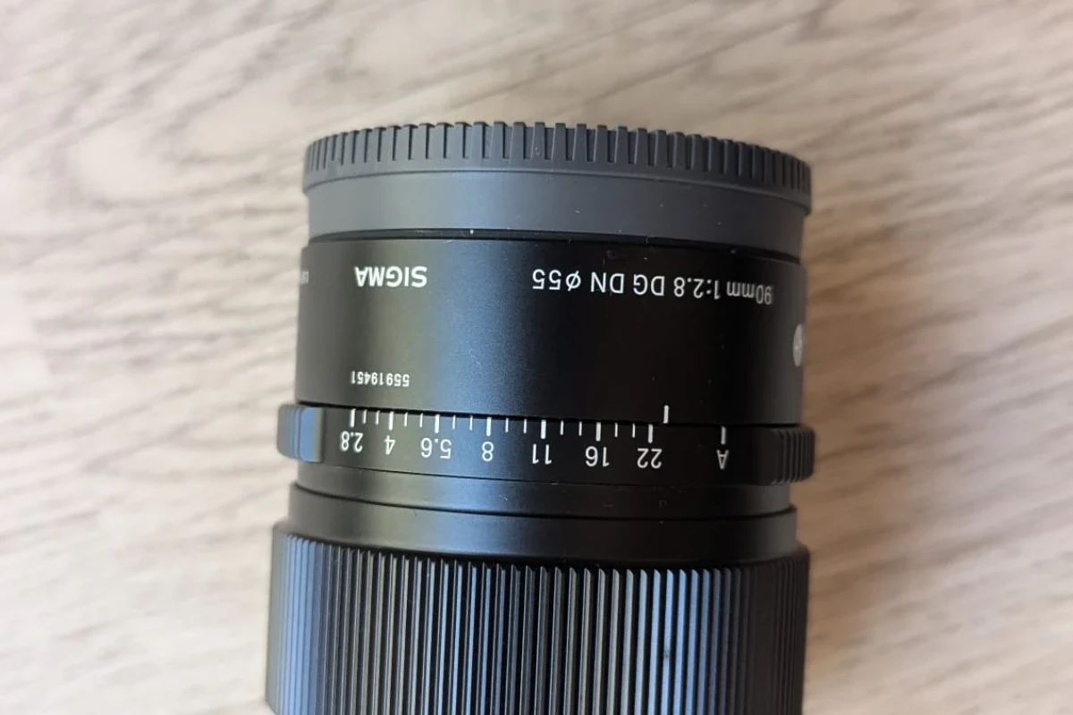 Location Sigma 90mm F2.8 DG DN | Contemporary - Lightyshare