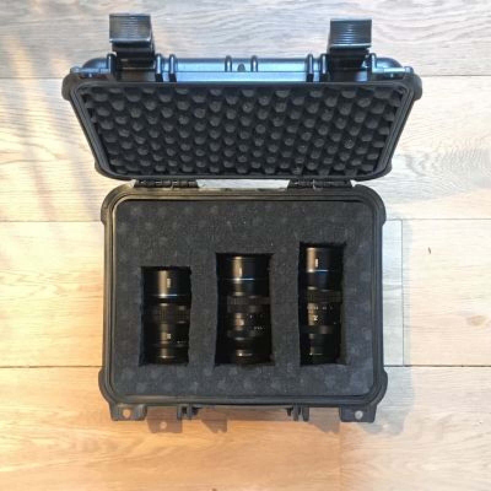 PACK SIRUI ANAMORPHIQUE 24mm, 35mm, 50mm x1.33 MONTURE M4/3 - Photo 2 sur 3