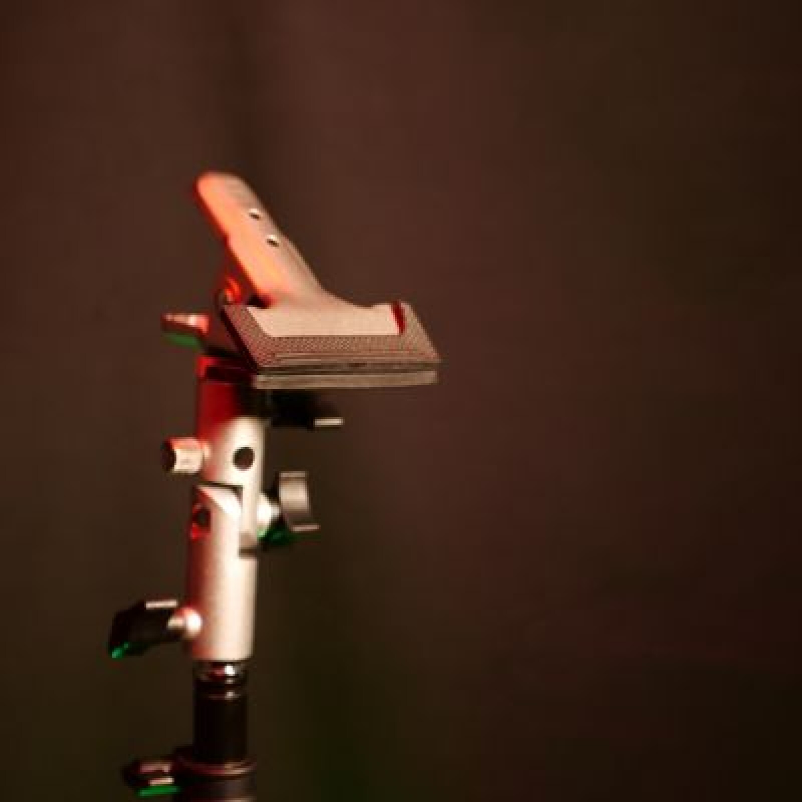 PINCE METALLIQUE SERRAGE NEEWER - Photo 1 sur 1