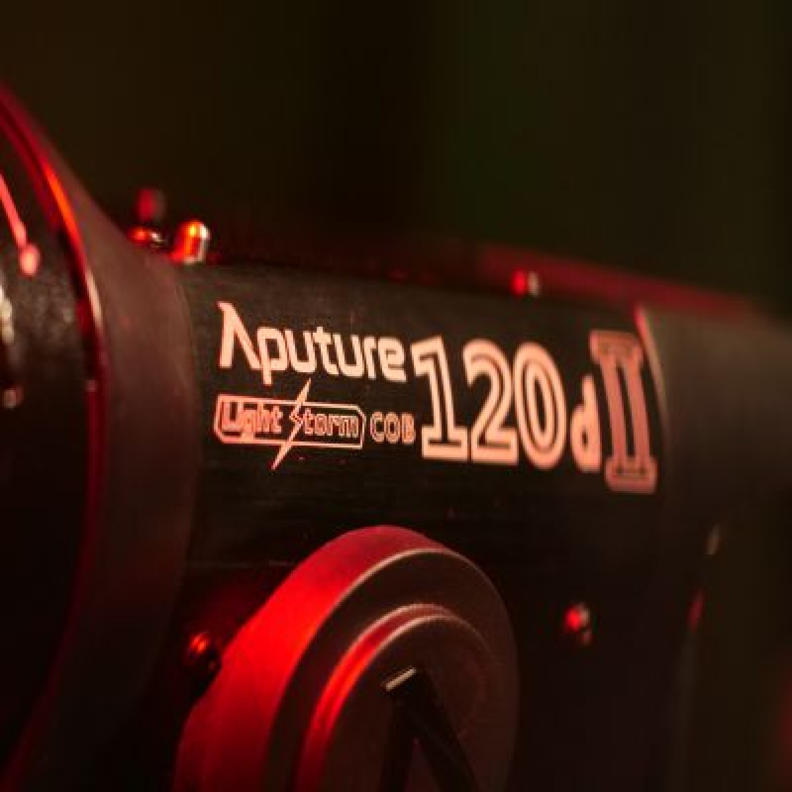 APUTURE 120D Mark II + COB - Photo 2 sur 5