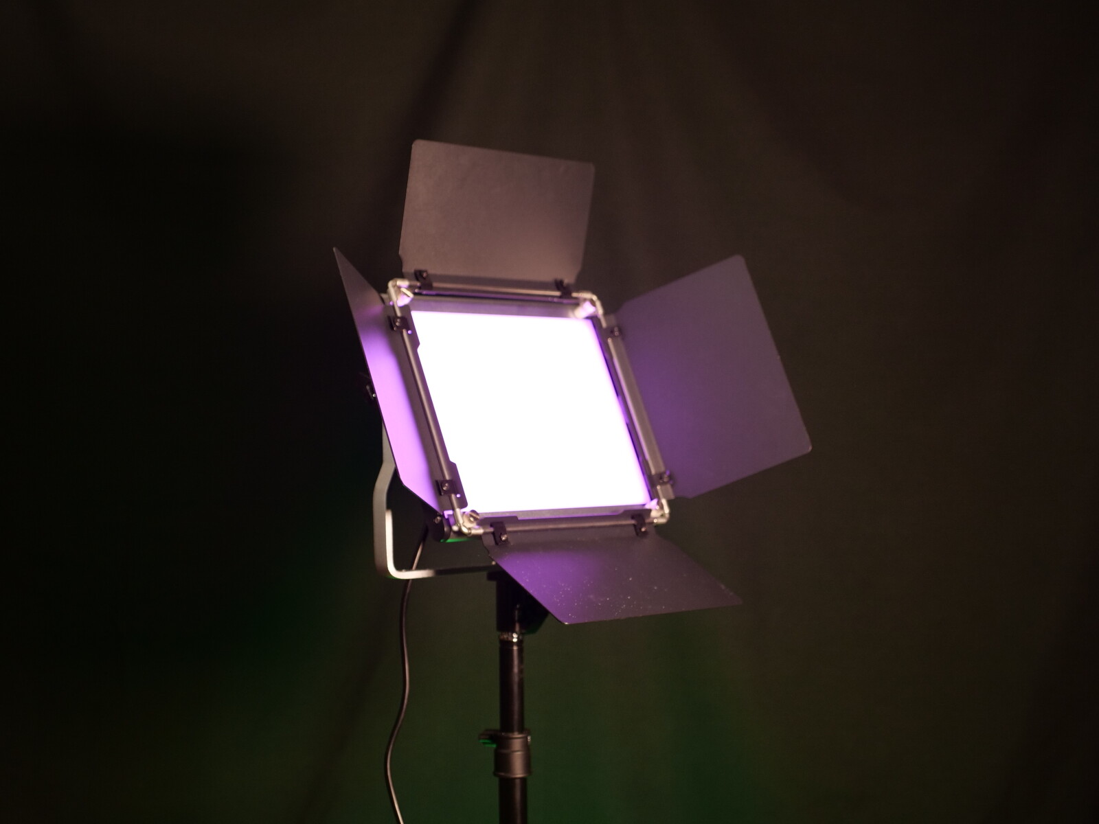 x2 PANNEAUX LED 660 BICOLOR RGBW DIMMABLE - Photo 1 sur 4
