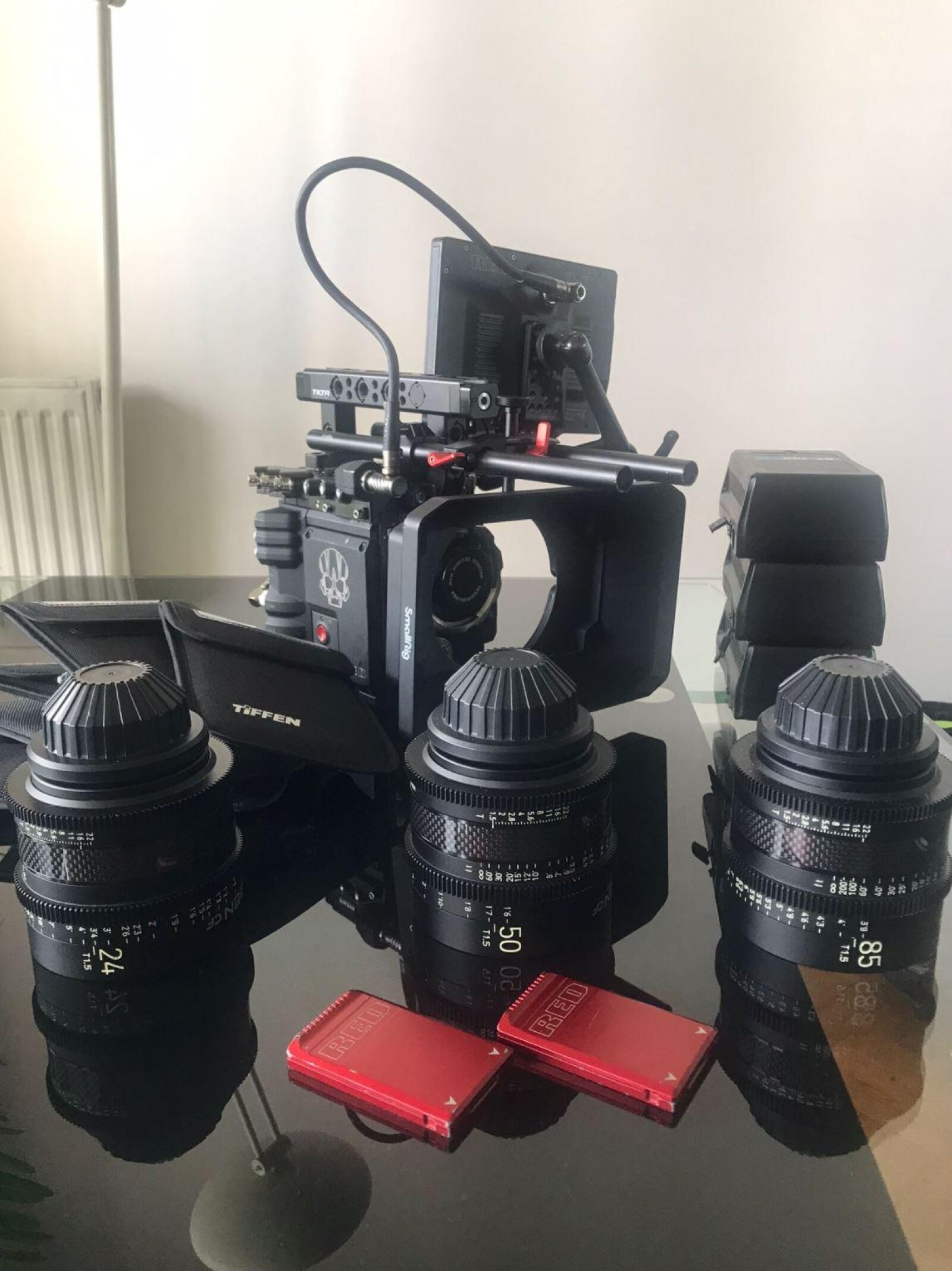 PACK RED MONSTRO 8k + SERIE XEEN CF + MATTEBOX + FILTRES - Photo 1 sur 1