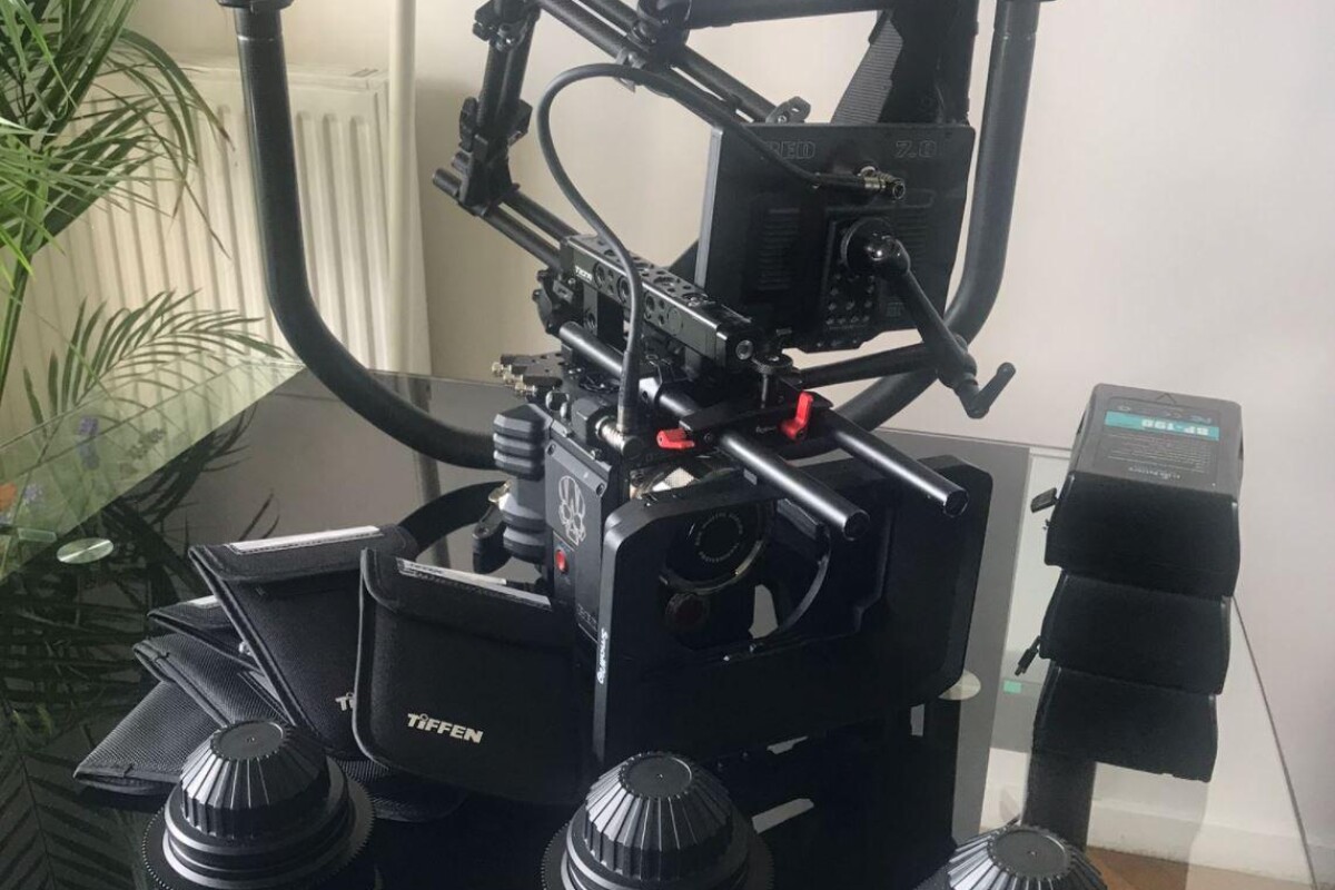 Location PACK RED MONSTRO + SERIE XEEN CF + MOVI PRO + MATTEBOX + FILTRES - Lightyshare
