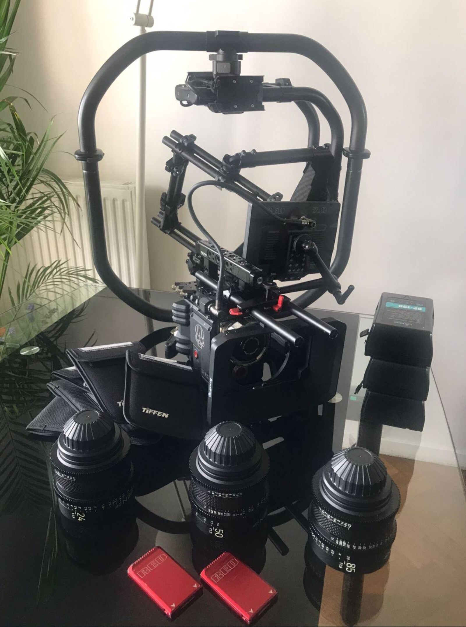 PACK RED MONSTRO + SERIE XEEN CF + MOVI PRO + MATTEBOX + FILTRES - Photo 1 sur 1