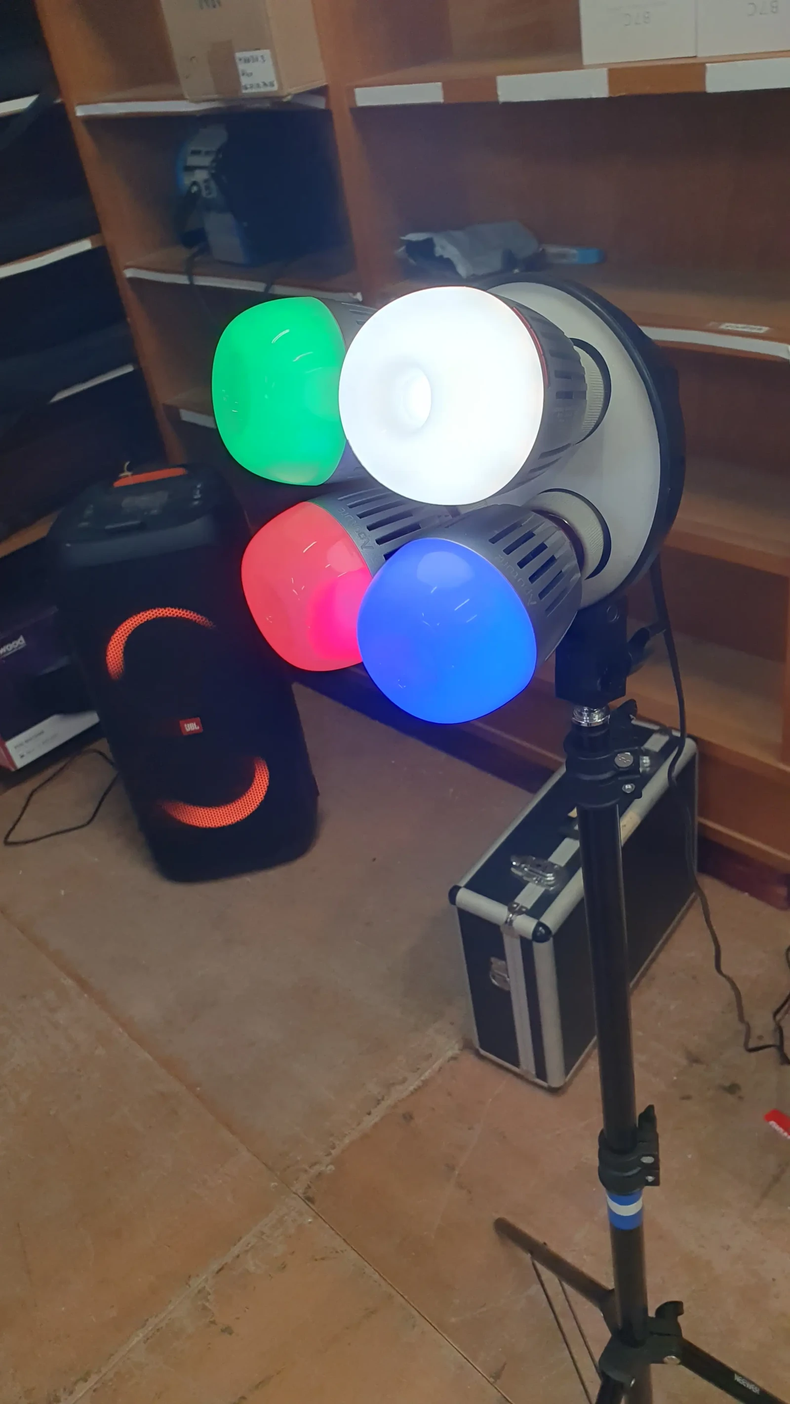 Aputure Accent B7c – Kit 4 Ampoules RGB - Photo 2 sur 5