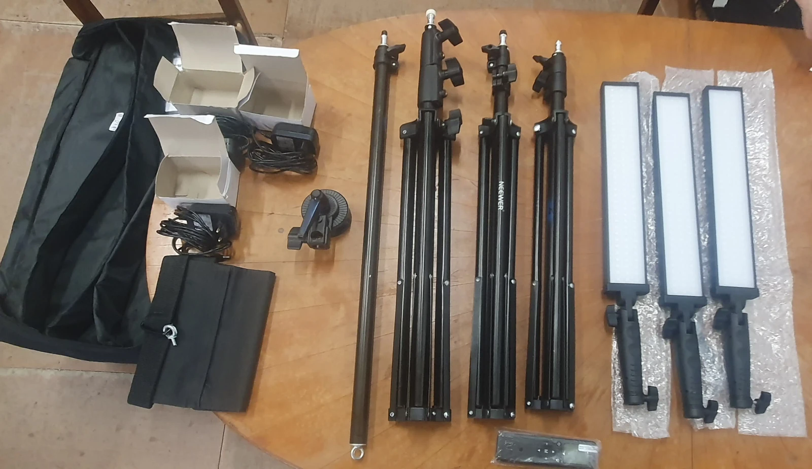 Neewer Kit 3 LED Lumière vidéo - Photo 2 sur 5