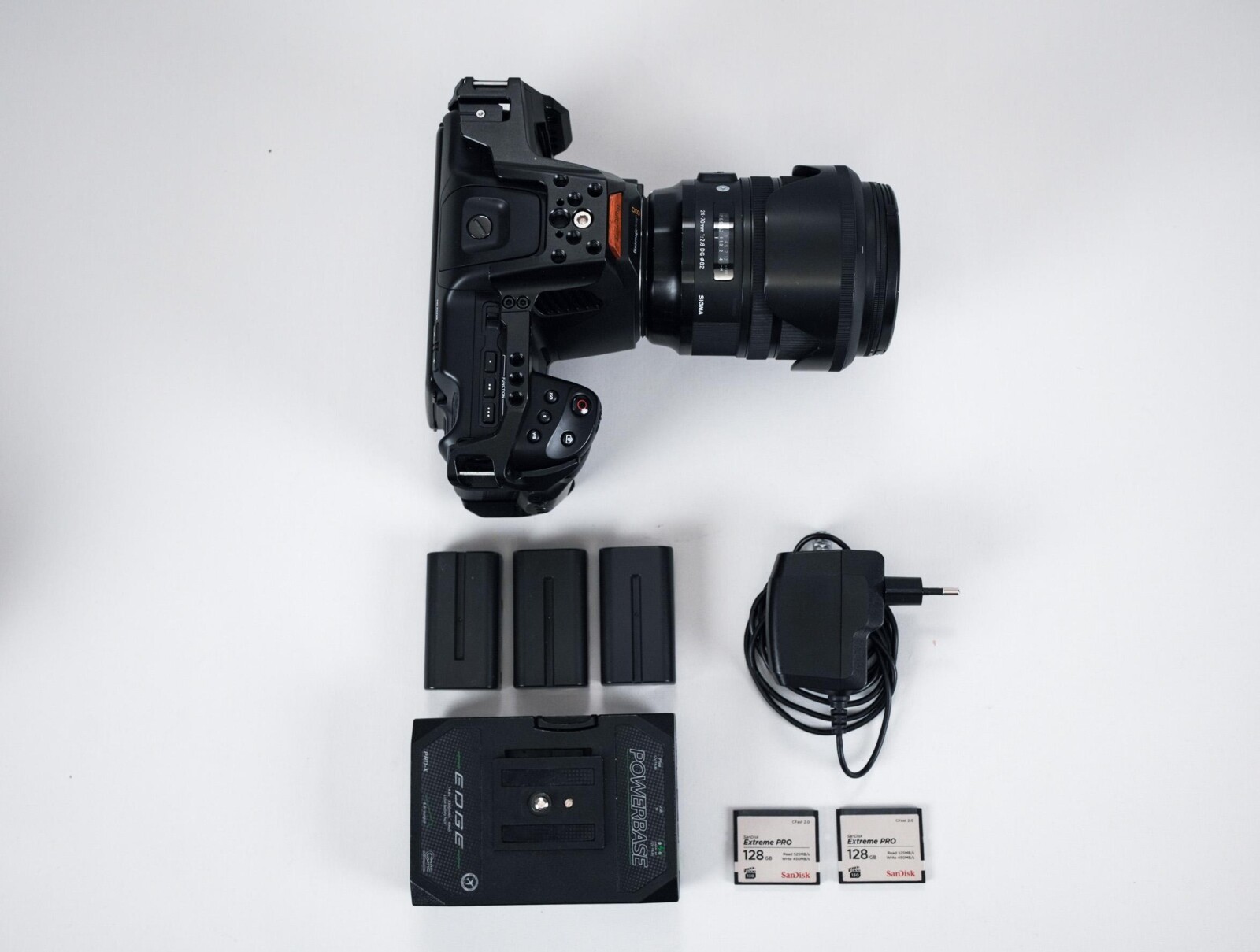 Kit BMPCC6K Pro + objectif 24-70 f2.8 Sigma ART + 4 batteries et 2 cartes CFast 128Go - Photo 1 sur 4